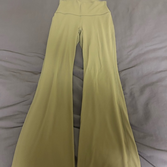 Aritzia BUTTER Cheeky Hi-Rise Flare Legging - Picture 11 of 12
